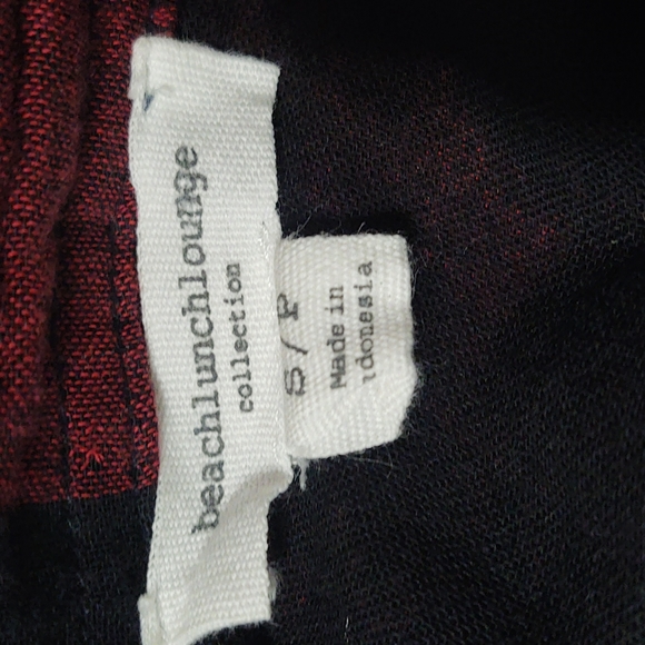 beach.lunch.lounge Red & Black Buffalo Plaid Button Down shirt Sz Small - Picture 7 of 8